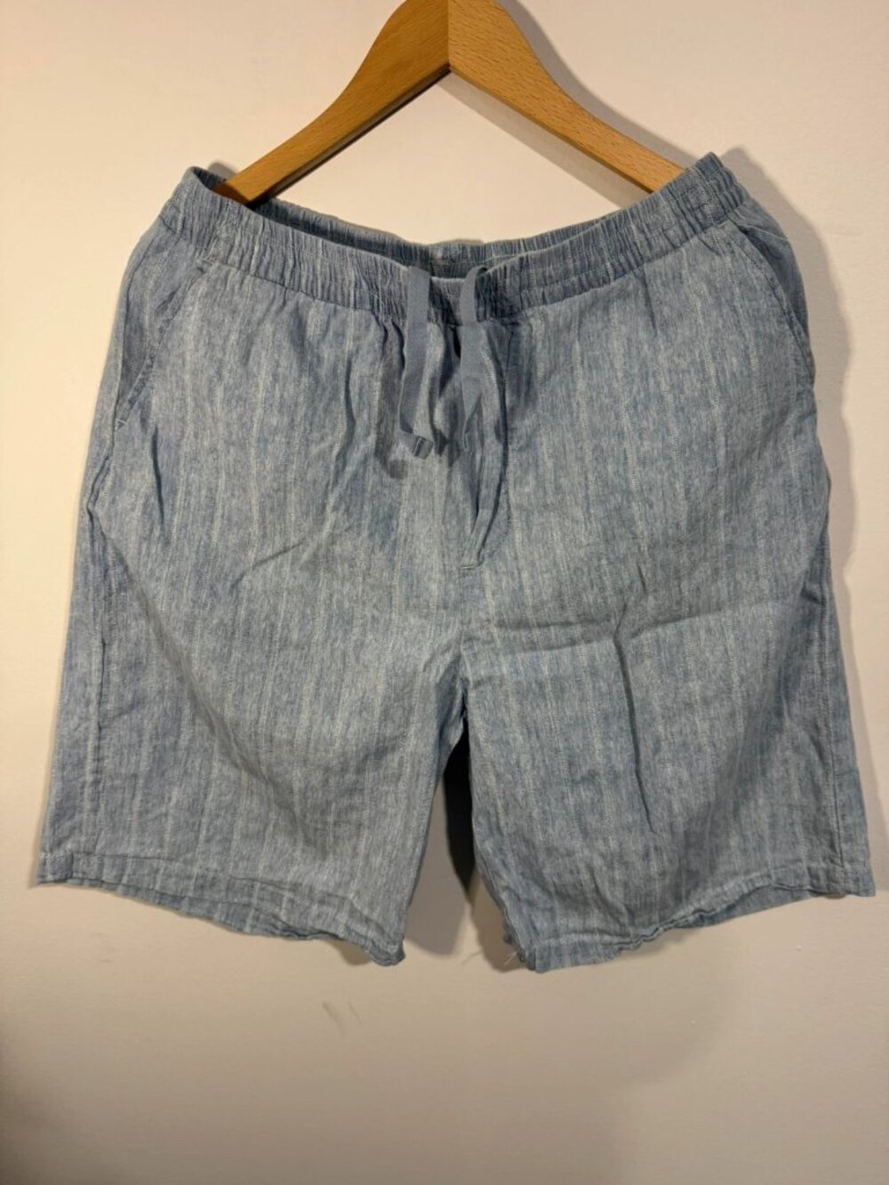 Pull & Bear Men's Shorts in Chambray Blue. Size Medium